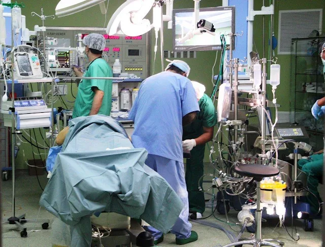 حين تتعطل أجهزة الحياة.. مستشفيات غزة تواجه «العمى التشخيصي»