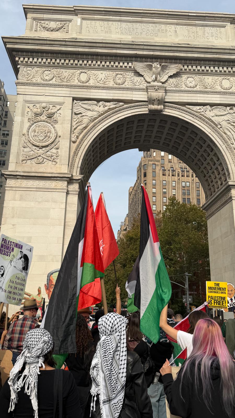 لوس أنجلوس تتظاهر تضامنًا مع فلسطين وتطالب بوقف تسليح إسرائيل