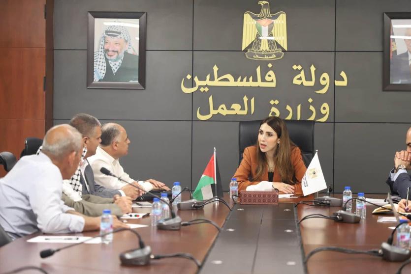 وزارة العمل تبحث تطوير مشاريع سياحية وبيئية لتوفير فرص عمل جديدة